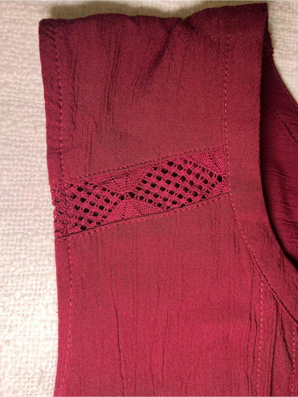 Eddie Bauer Women’s Sleeveless Office Button-Down Blouse in Wine - Picture 5 of 10